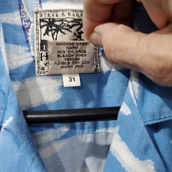 Hawaiian Shirt with Woody and Surfers 🏄‍♀️   🏄‍♂️ 🌊  Hang Ten Aloha Size M - Picture 5 of 9